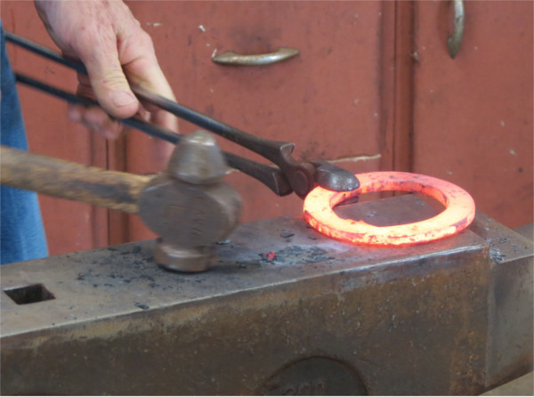 Forging an eggbar shoe